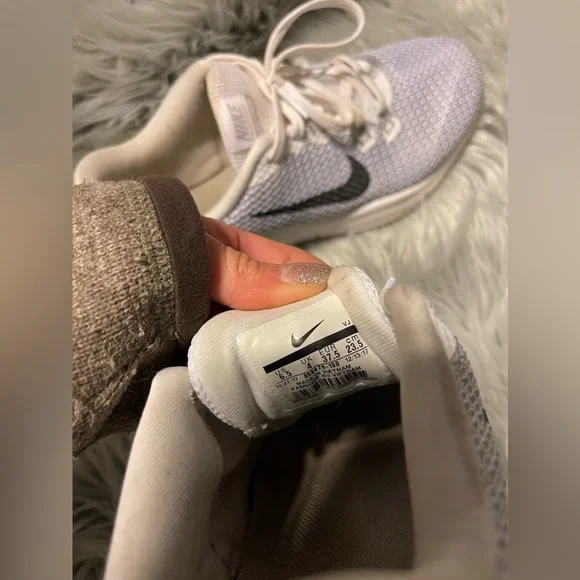 Womens 6.5 Nike Flex running sneakers - Picture 4 of 4